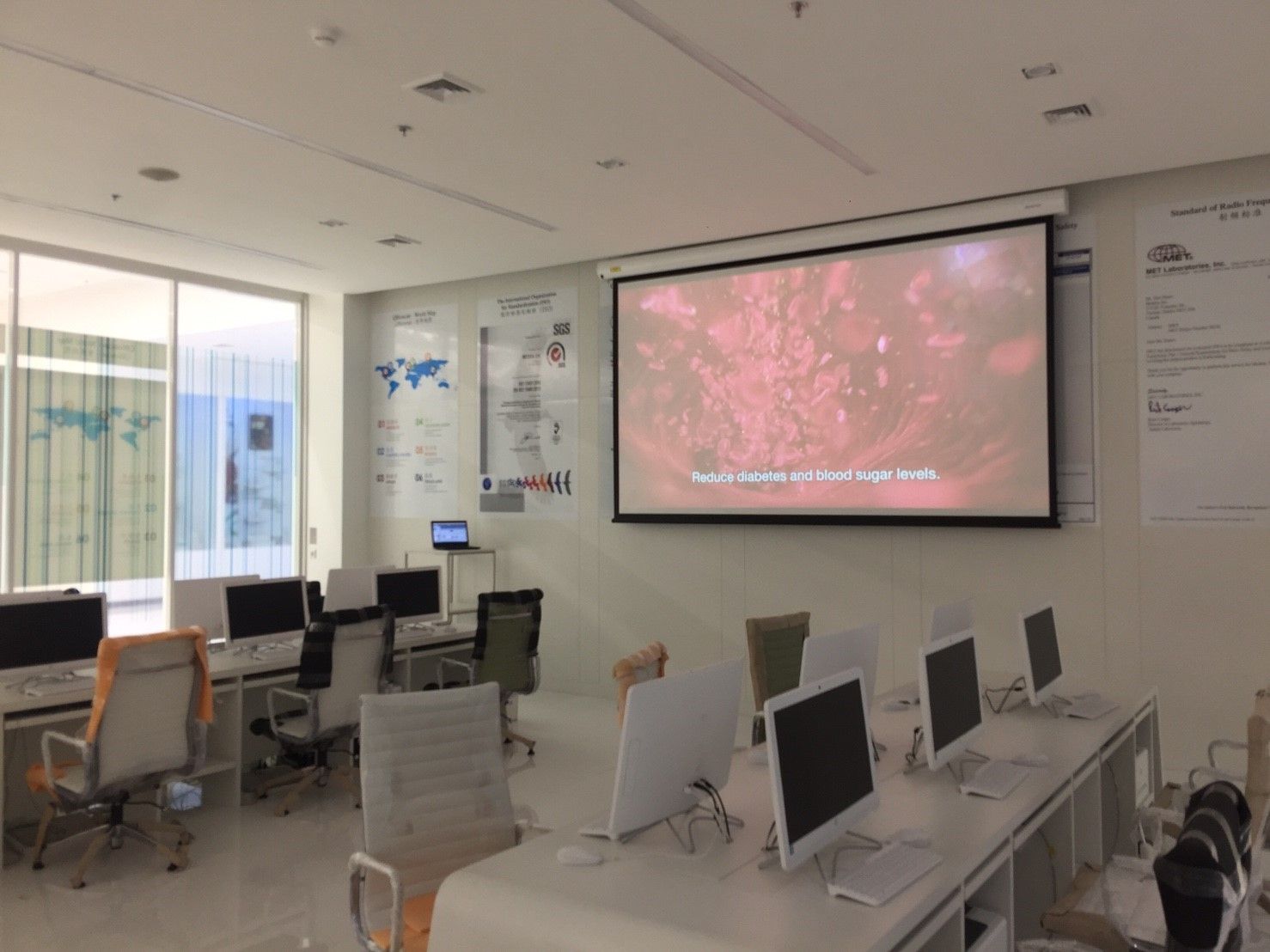 digital-signage-ห้องจัดแสดง-2